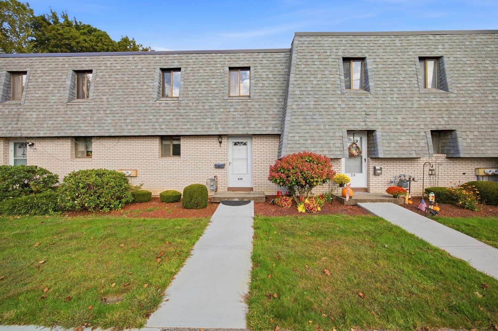 220 Beekman Dr #220, Agawam