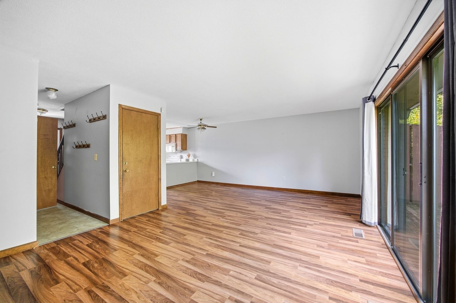 220 Beekman Dr #220 Agawam — Photo 10 of 29