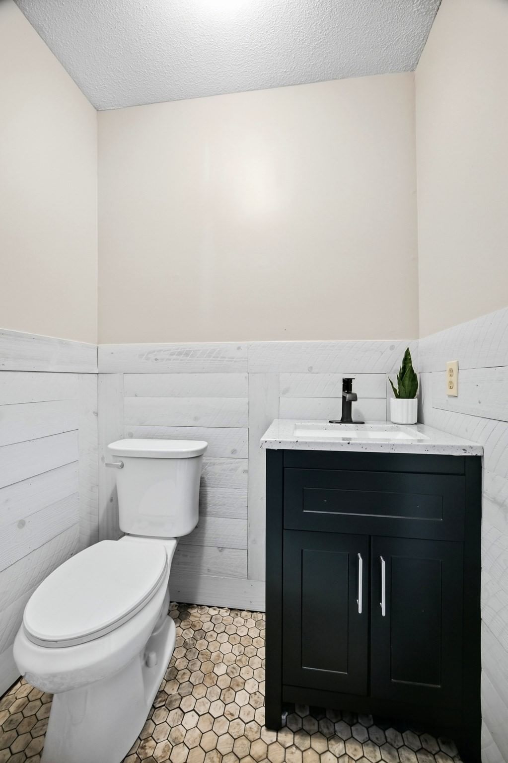 220 Beekman Dr #220 Agawam — Photo 13 of 29