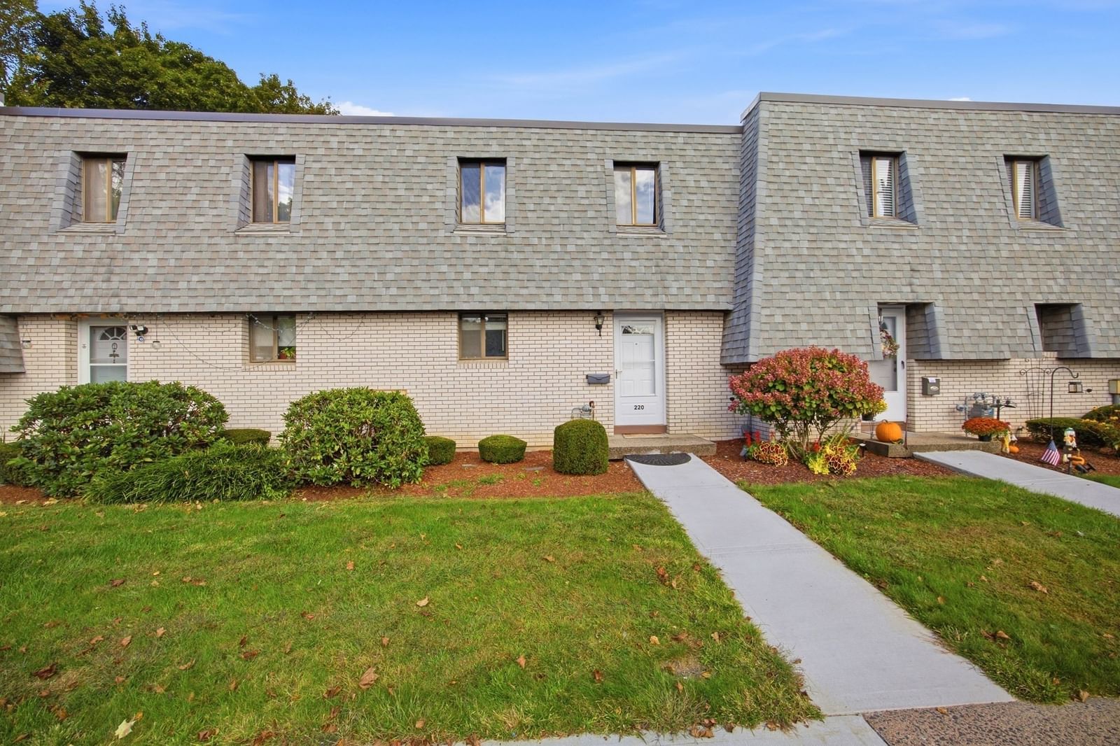 220 Beekman Dr #220 Agawam — Photo 2 of 29