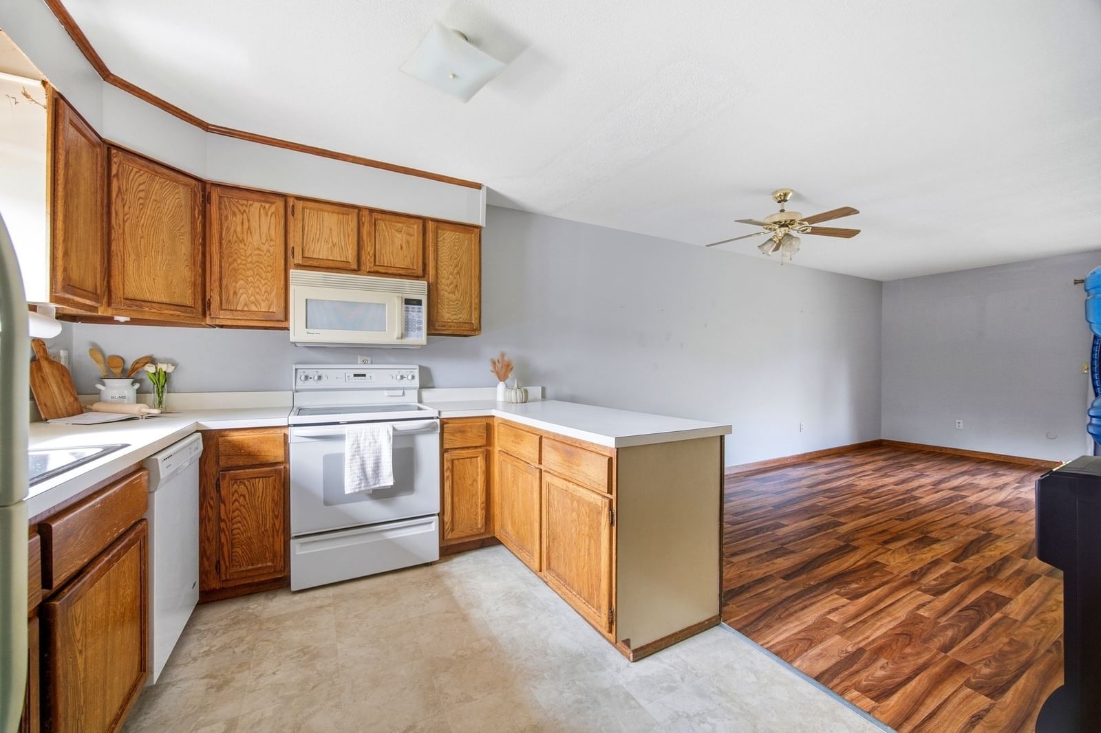 220 Beekman Dr #220 Agawam — Photo 4 of 29