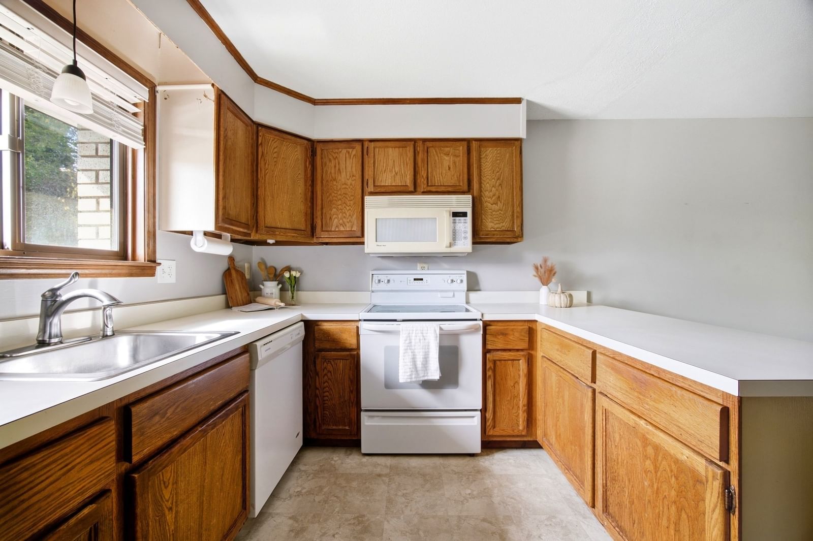 220 Beekman Dr #220 Agawam — Photo 5 of 29