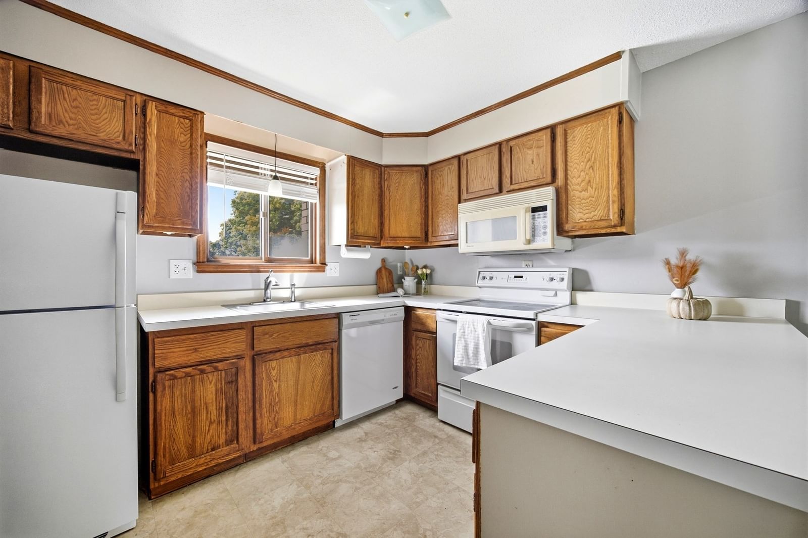 220 Beekman Dr #220 Agawam — Photo 6 of 29