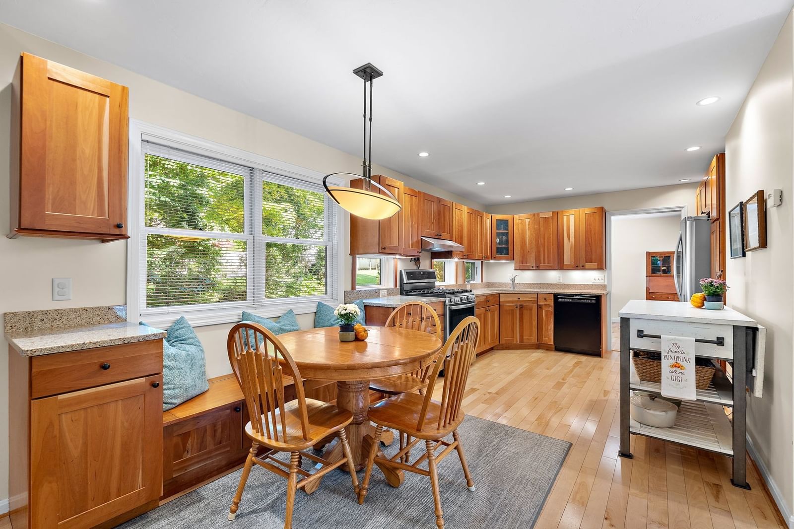 10 Trevor Ln Worcester — Photo 11 of 36