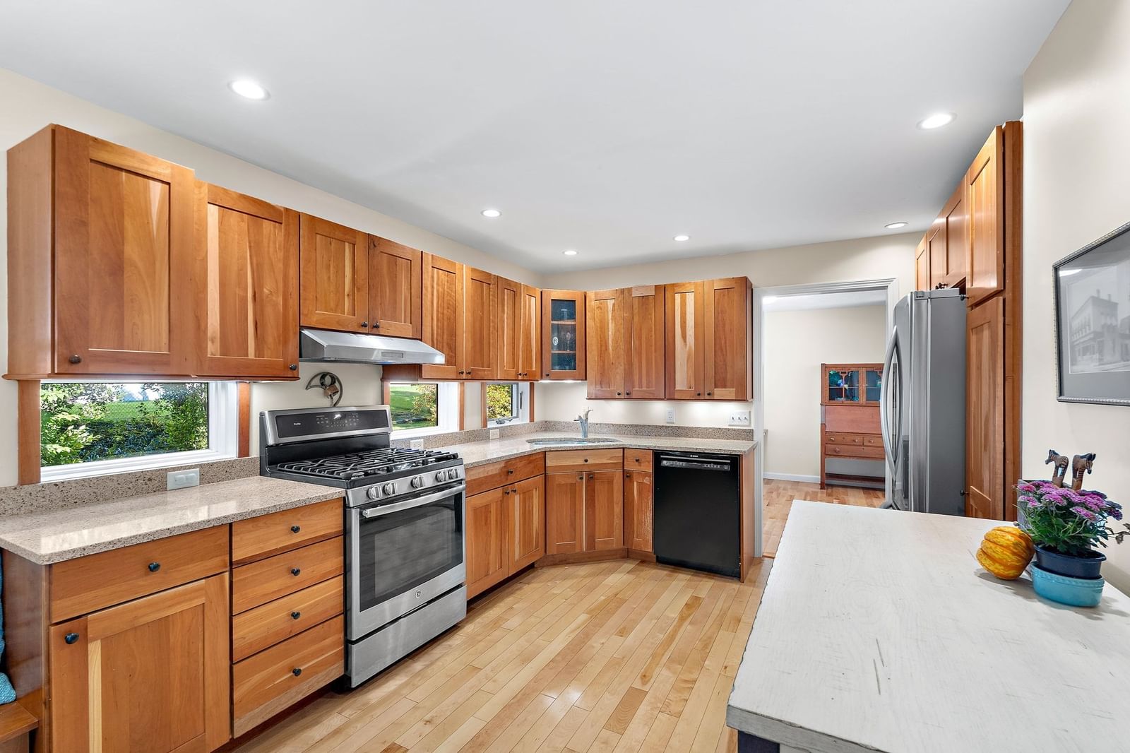 10 Trevor Ln Worcester — Photo 9 of 36
