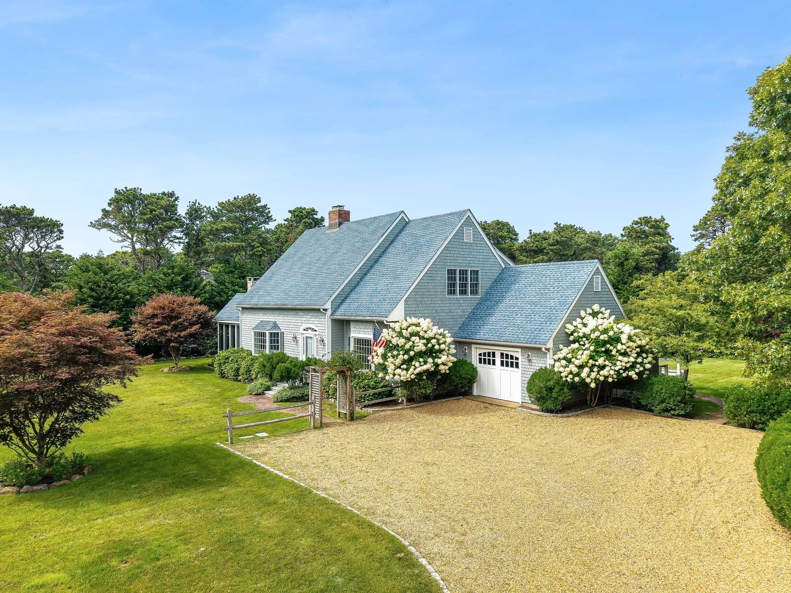 16 Old Dunhams Corner Way Edgartown — Photo 2 of 42