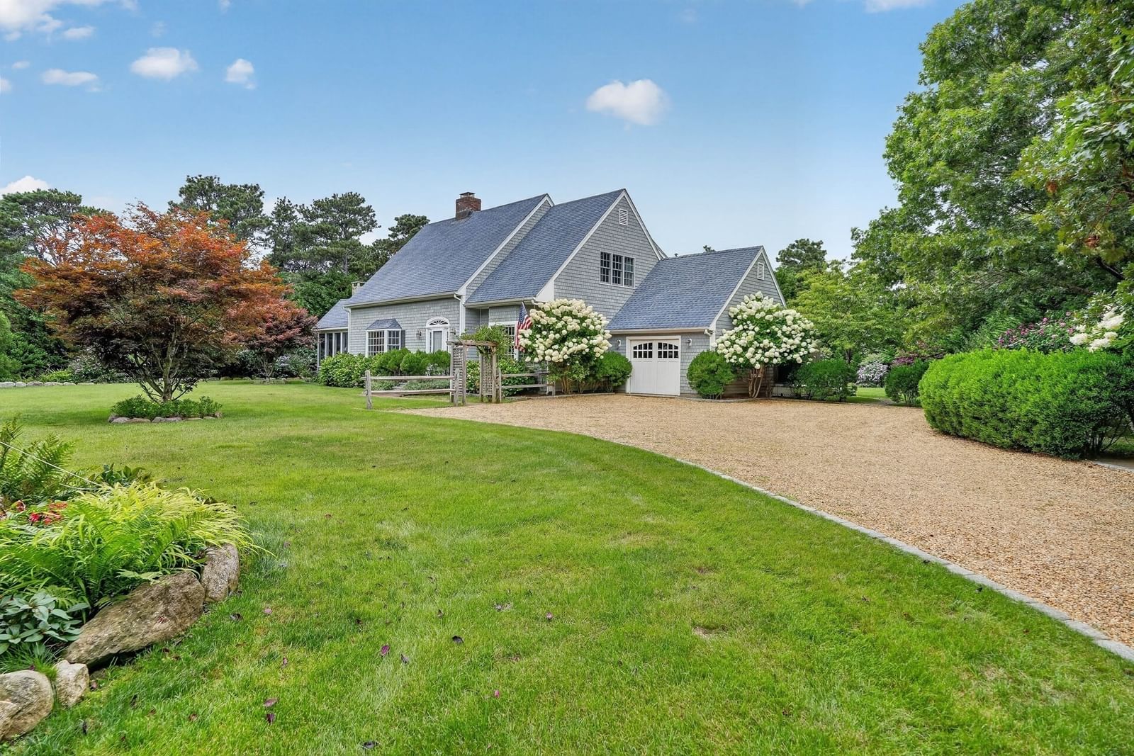 16 Old Dunhams Corner Way Edgartown — Photo 3 of 42