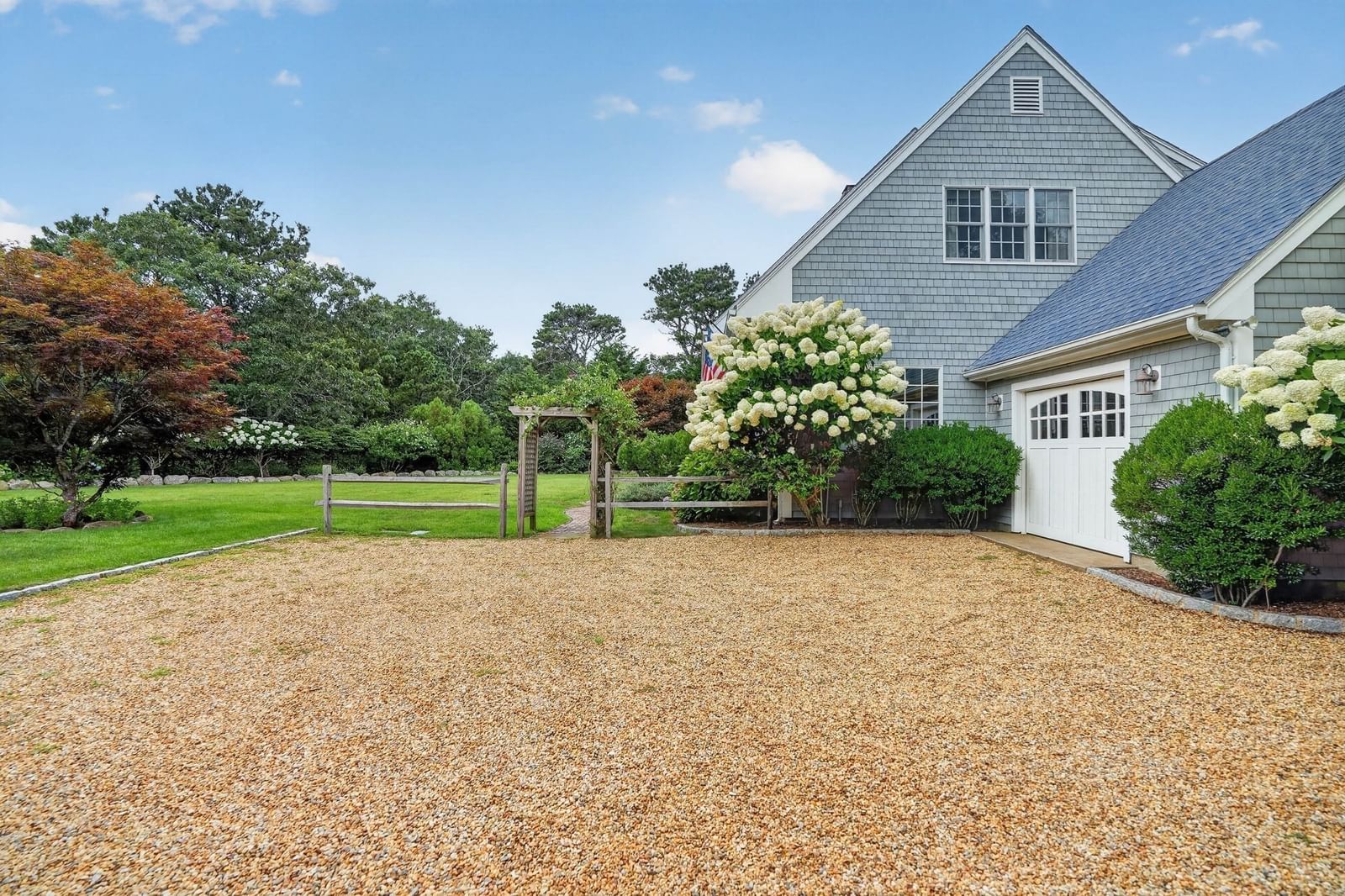 16 Old Dunhams Corner Way Edgartown — Photo 4 of 42
