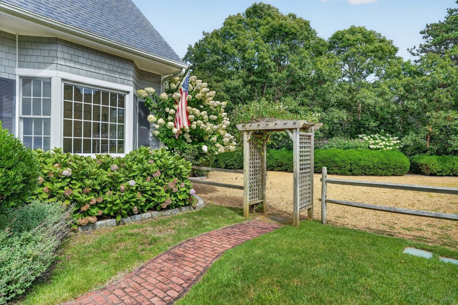 16 Old Dunhams Corner Way Edgartown — Photo 5 of 42