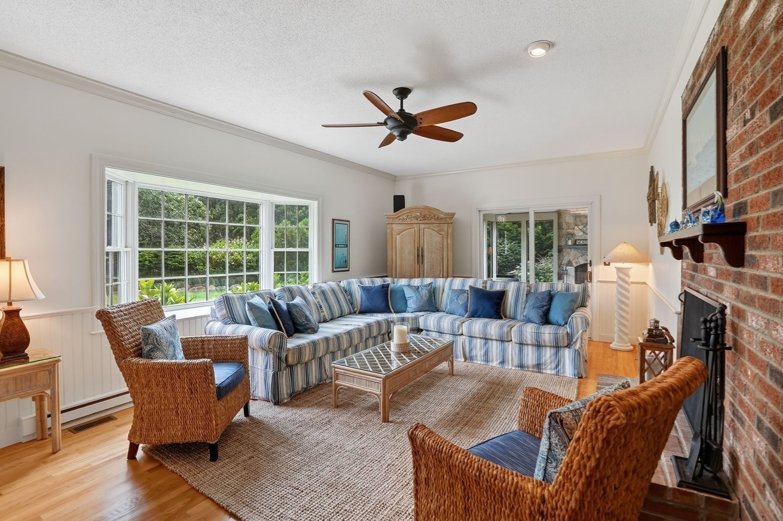 16 Old Dunhams Corner Way Edgartown — Photo 6 of 42