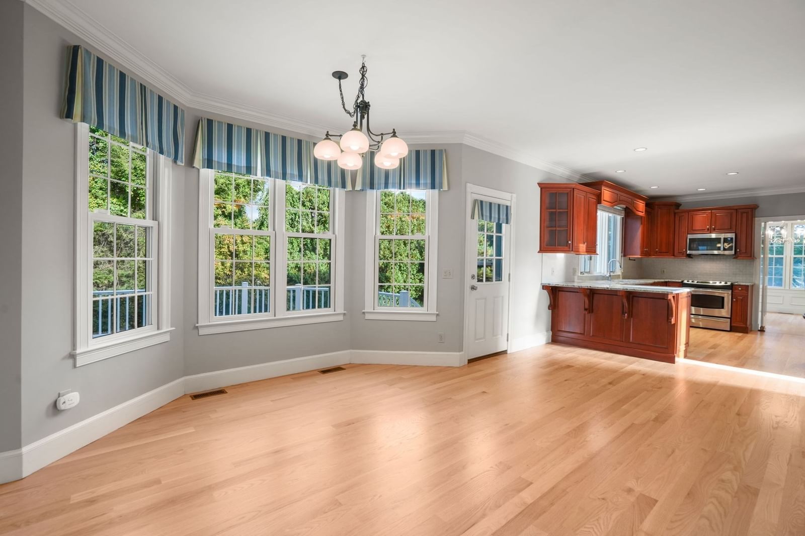 9 Fieldstone Dr Shrewsbury — Photo 12 of 36