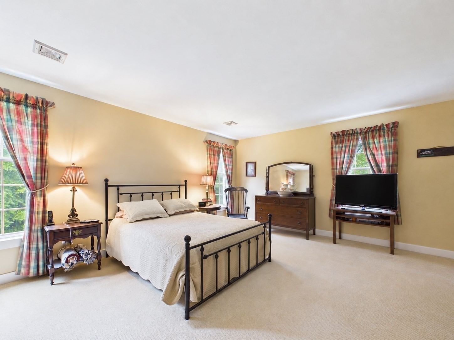 144 East St, Uxbridge, MA 01569 photo 4
