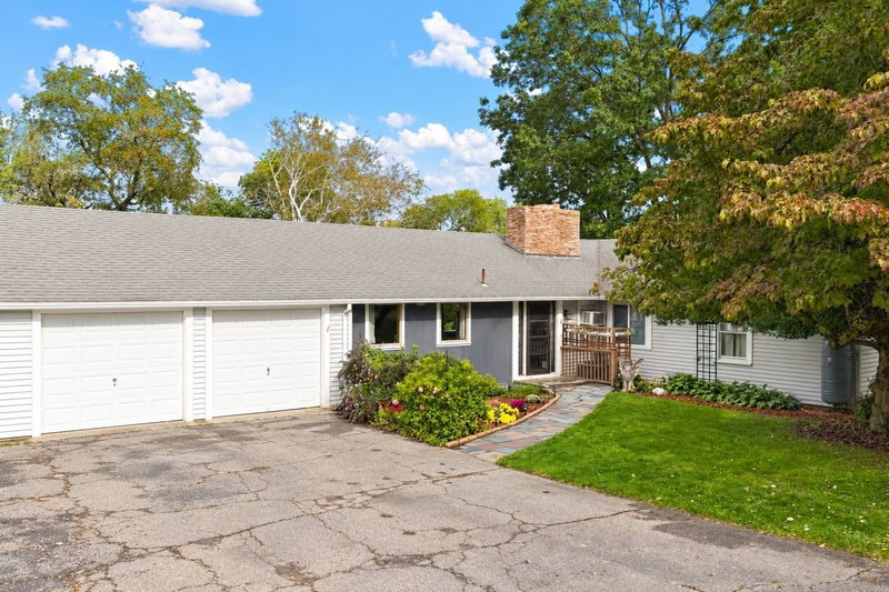 8 Bloomfield Ave