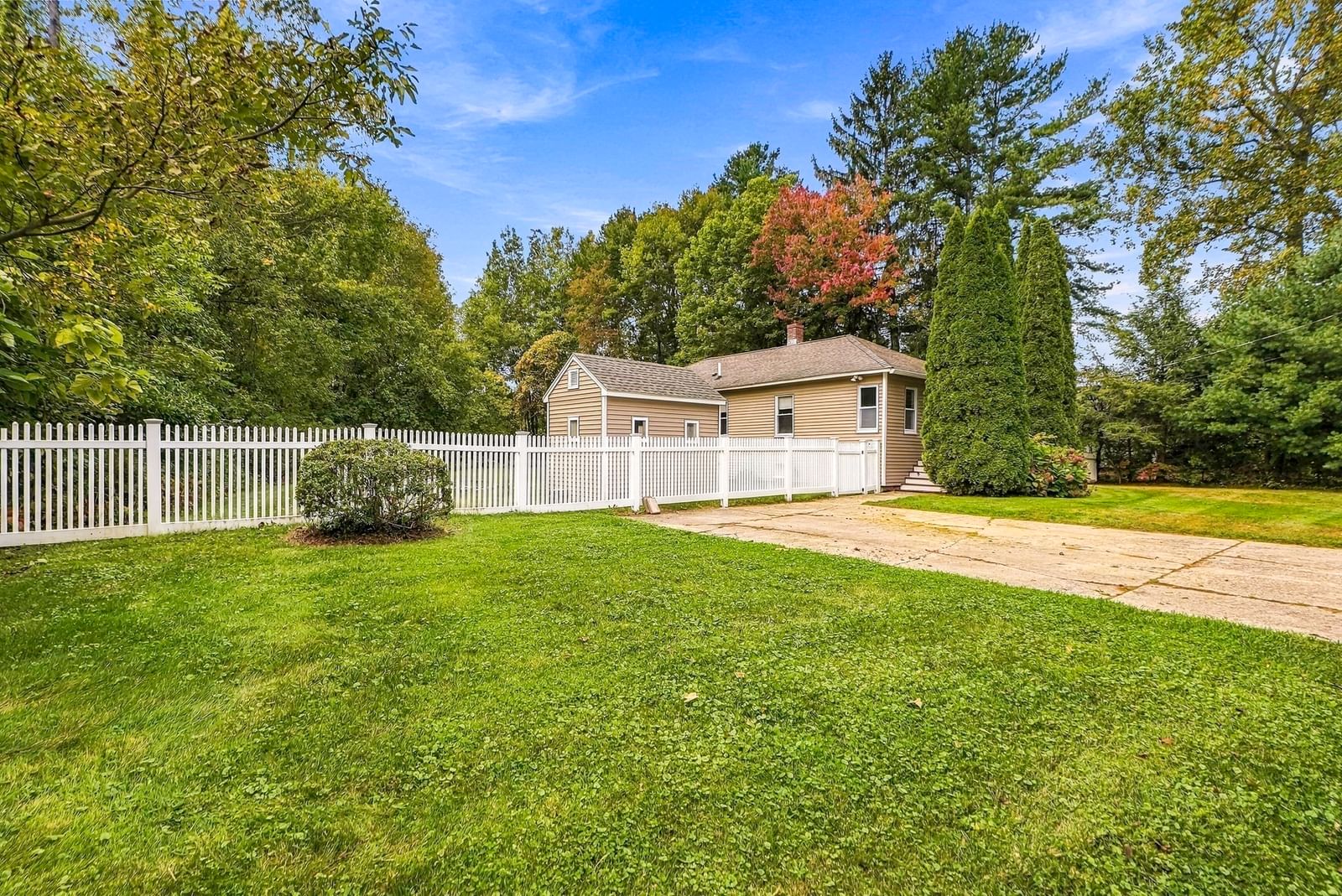 24 Washington Street, Mendon, MA 01756