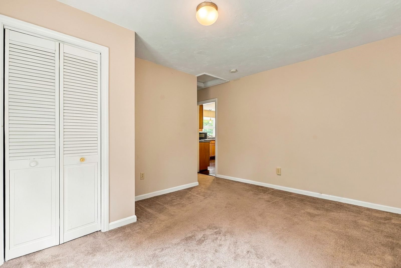 24 Washington Street, Mendon, MA 01756 photo 4