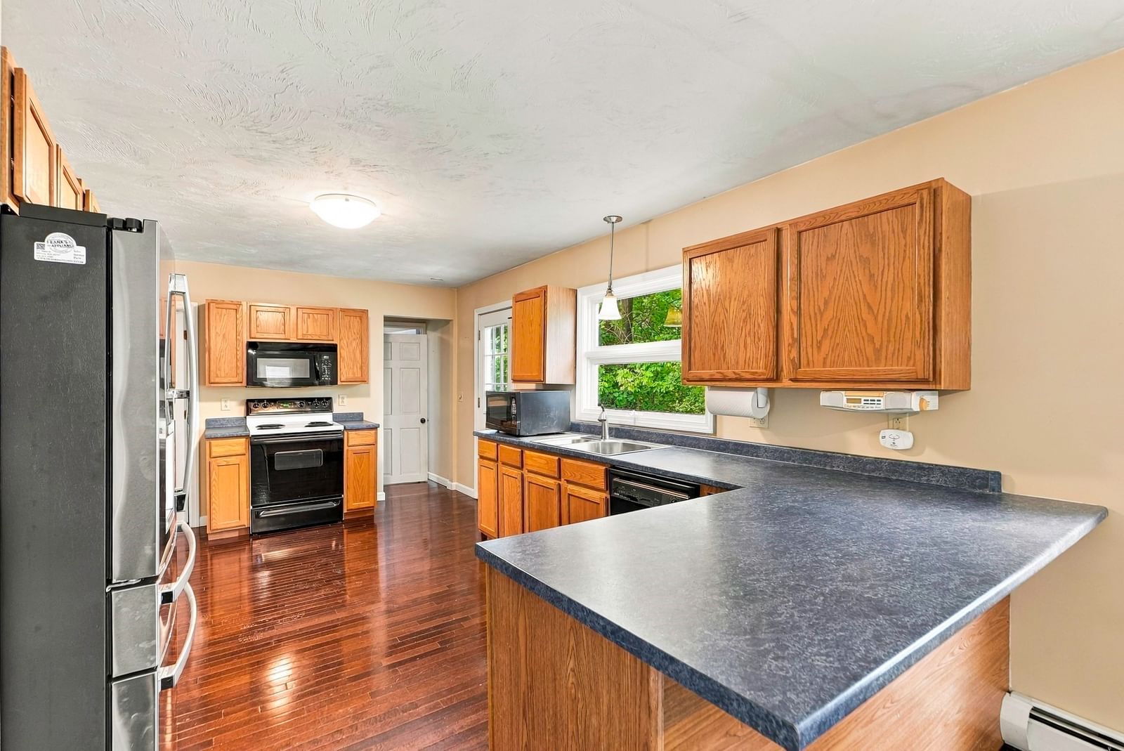 24 Washington Street, Mendon, MA 01756 photo 2