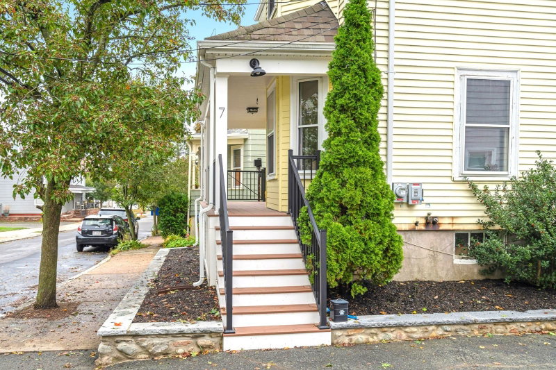 7 Bisson St