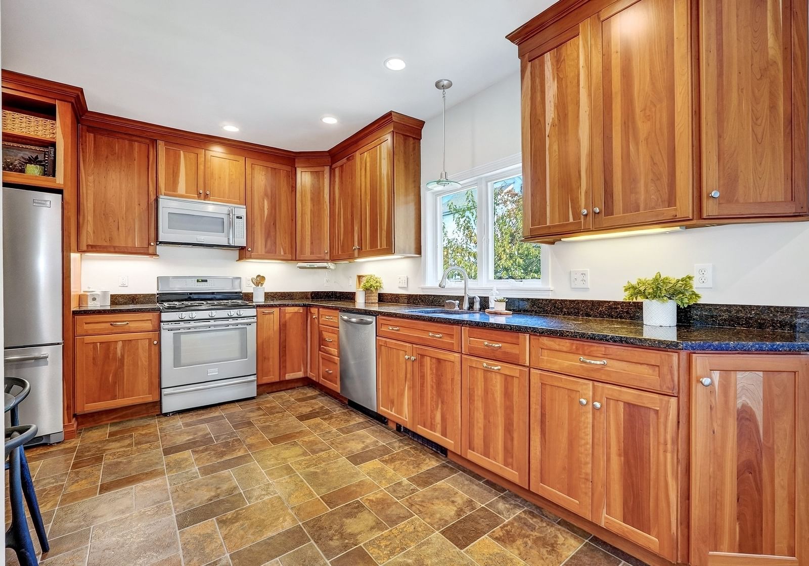 345 Lebanon St, Melrose, MA 02176 photo 2