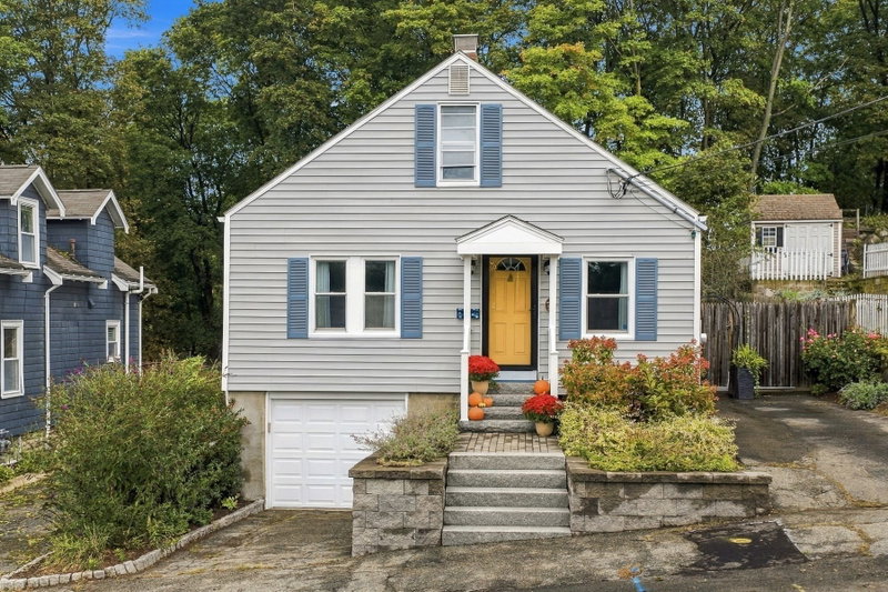 28 Eastman Ave