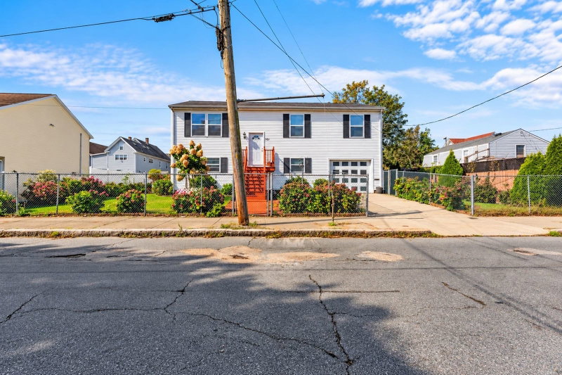 123 Acushnet Av