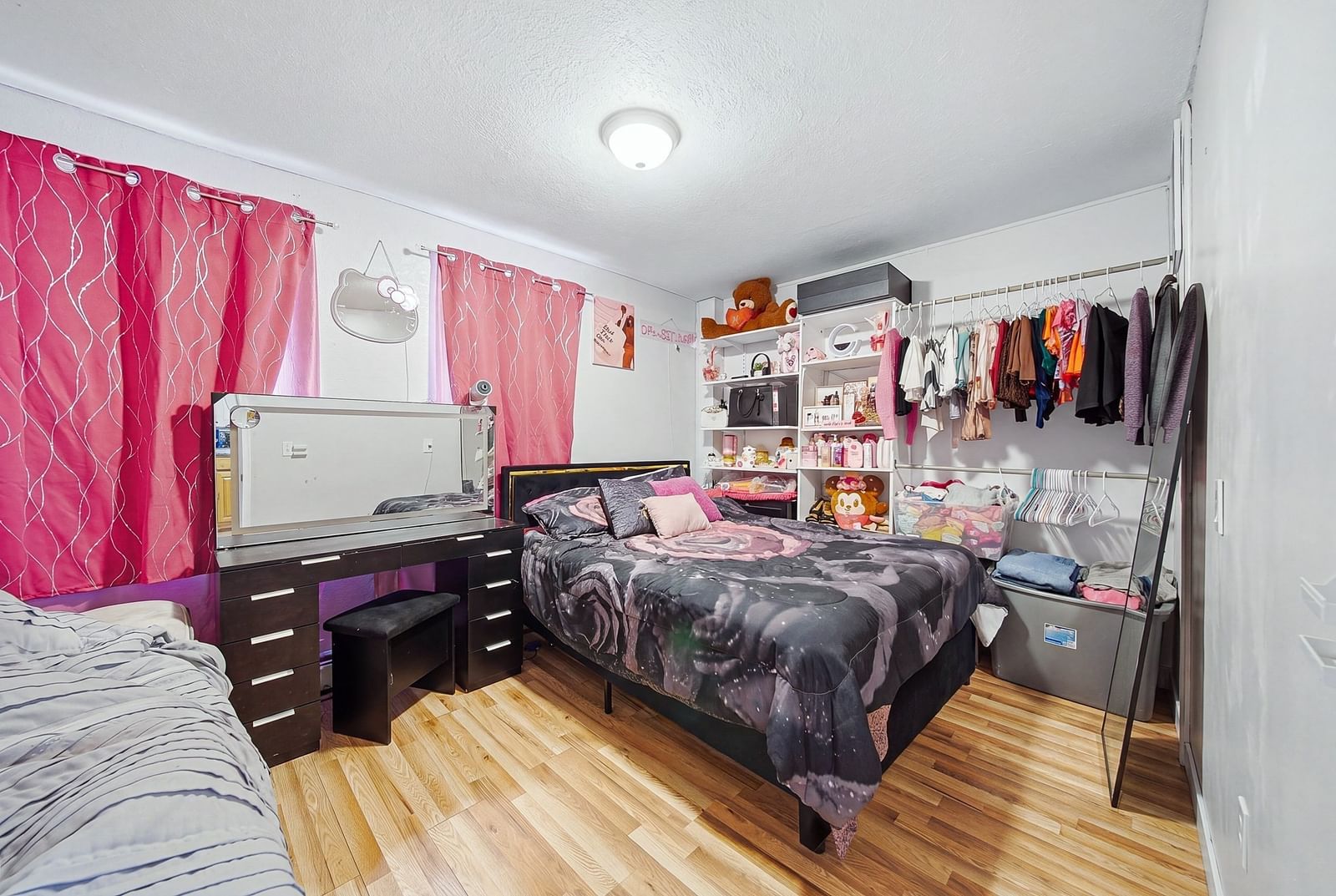 8 Cady St, Lowell, MA 01852 photo 3