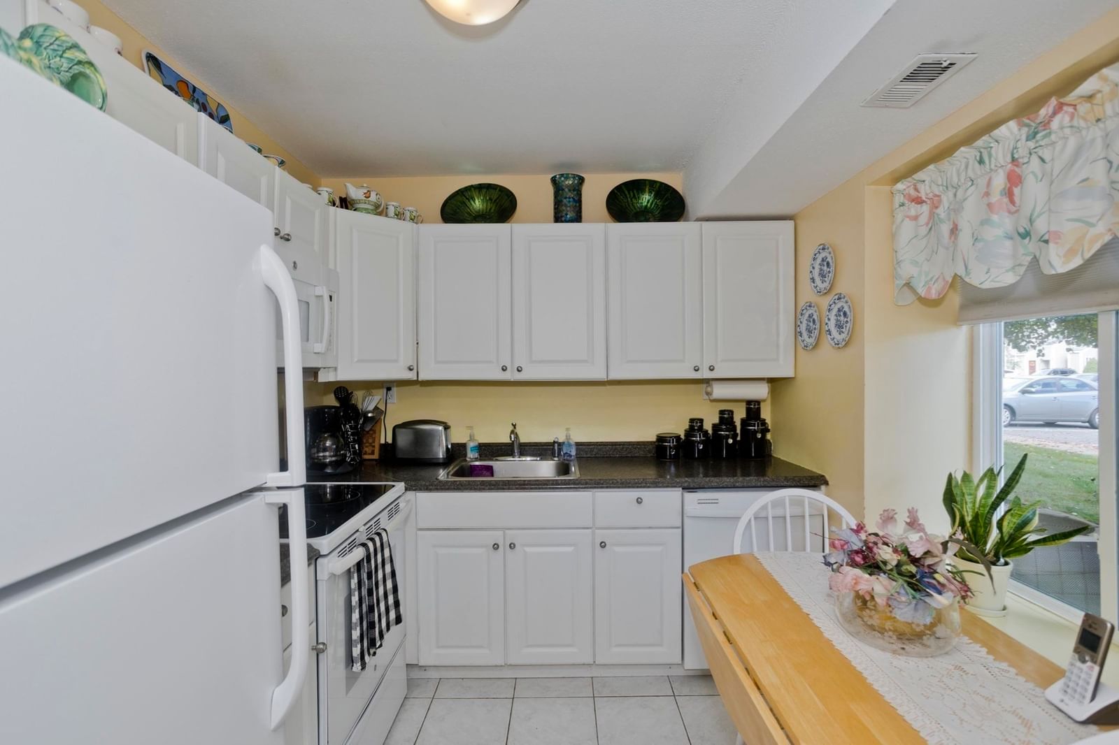 120 Nassau Dr #120, Springfield, MA 01129 photo 2