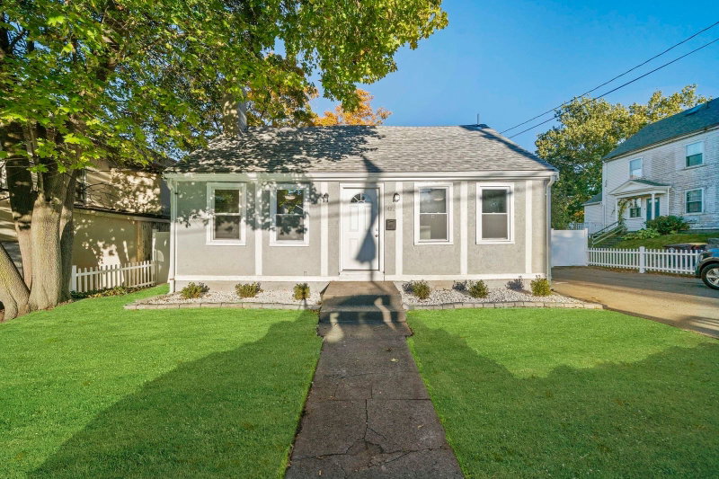 1429 Pleasant Street
