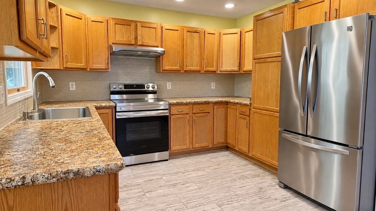 2 Grandview Ln, Easthampton, MA 01027 photo 2