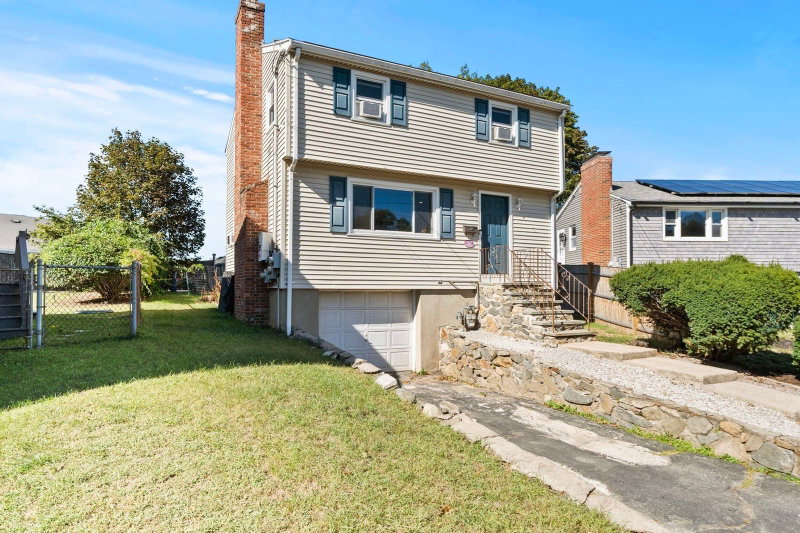 18 Thompson Ln
