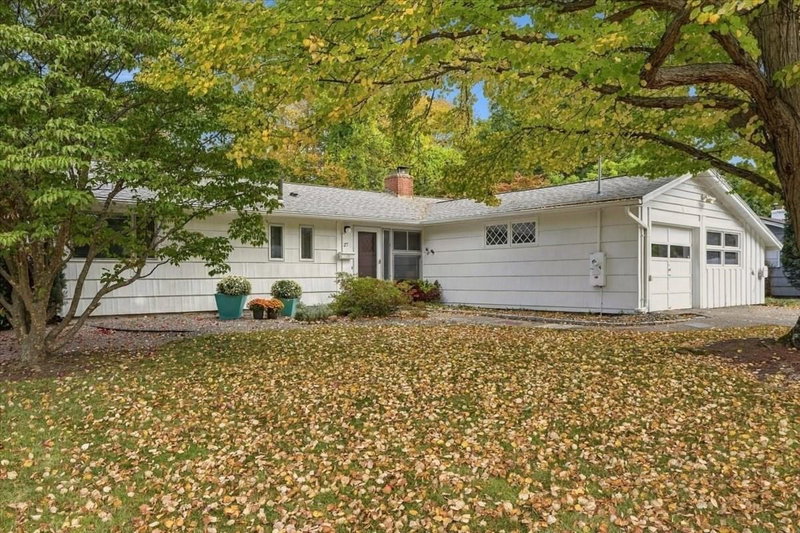 27 Ridgefield Dr