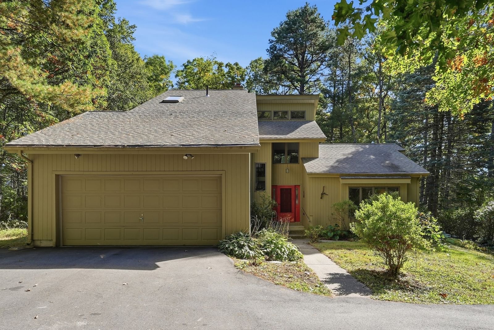 127 Pleasant St, Southampton, MA 01073