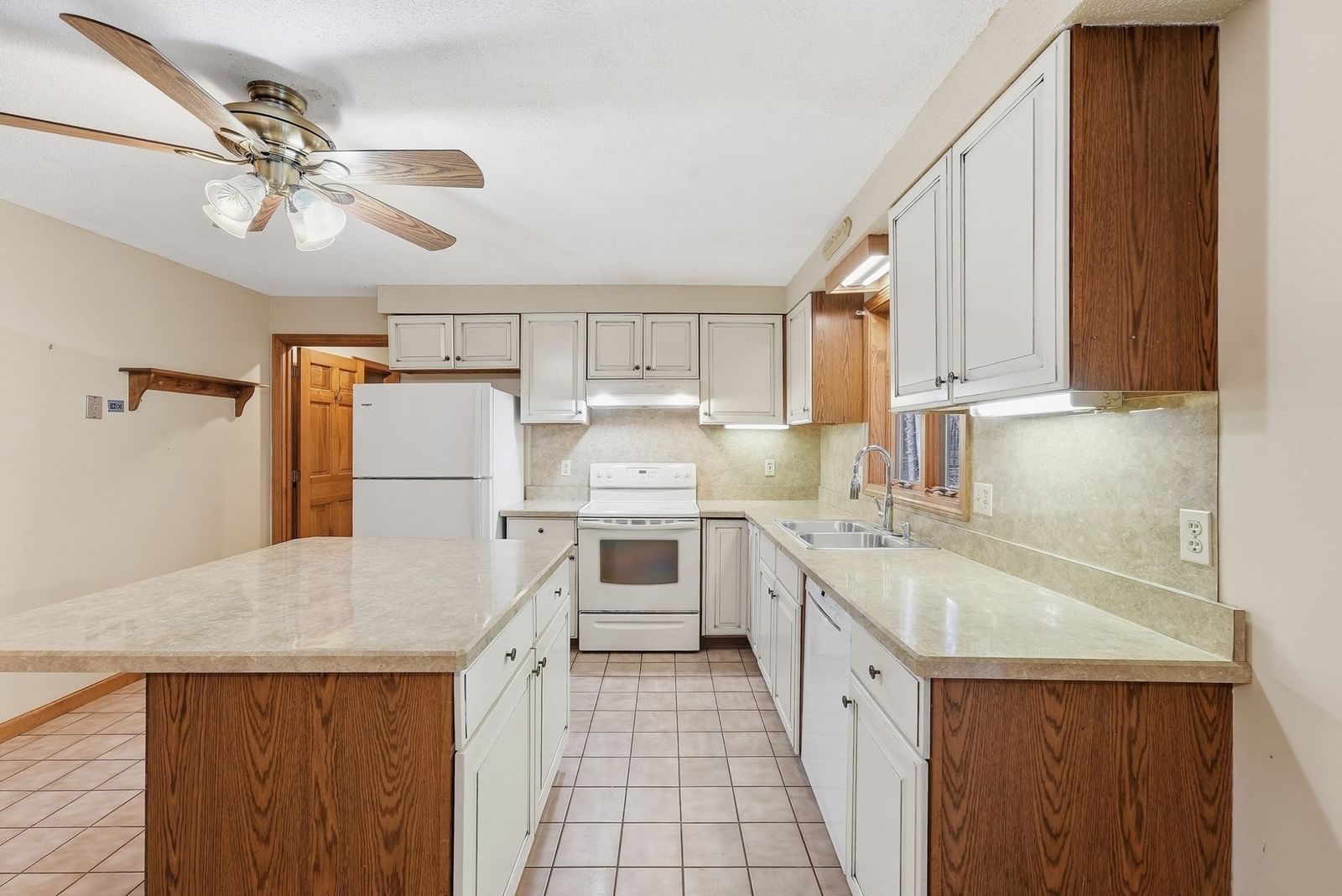 127 Pleasant St, Southampton, MA 01073 photo 2