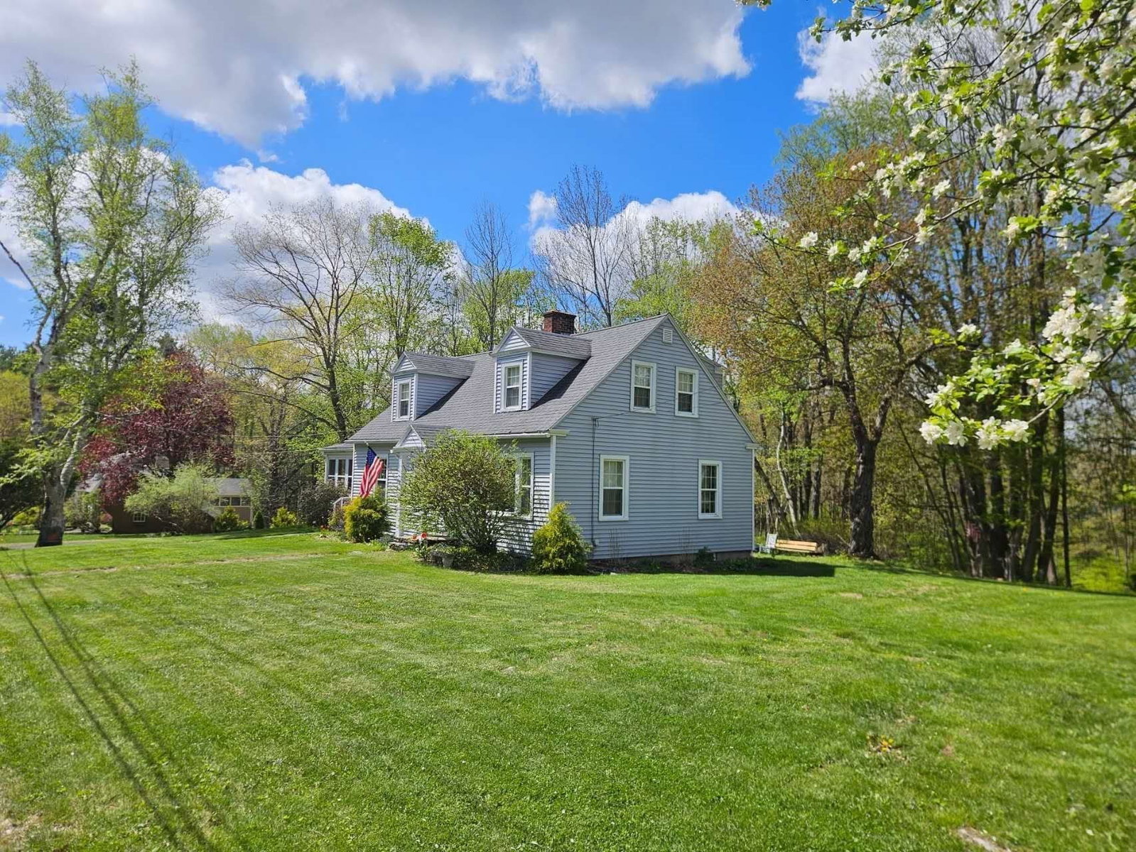 74 Elm St N, Barre, MA 01005