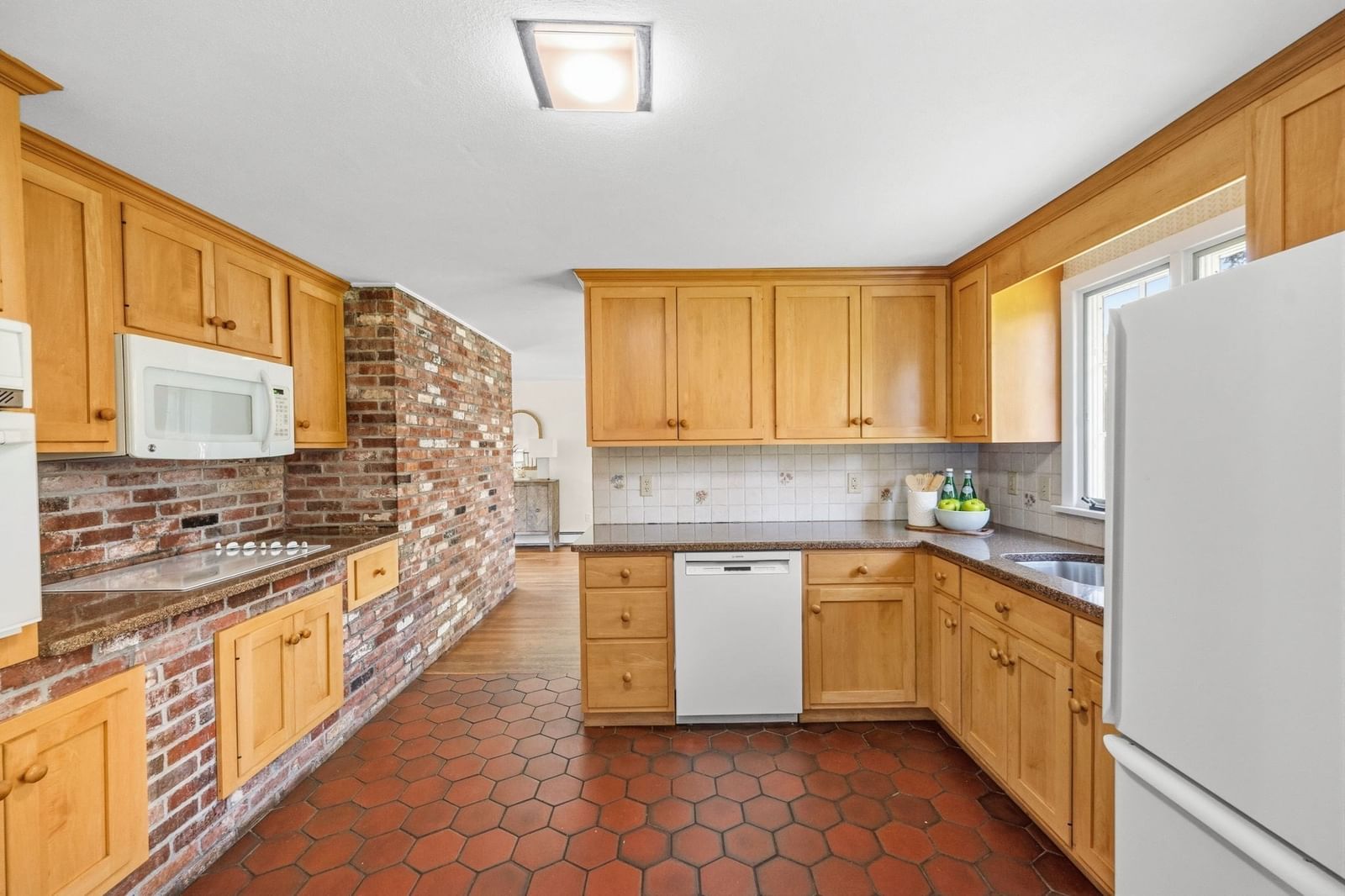 81 Old Pasture Rd, Cohasset, MA 02025 photo 2