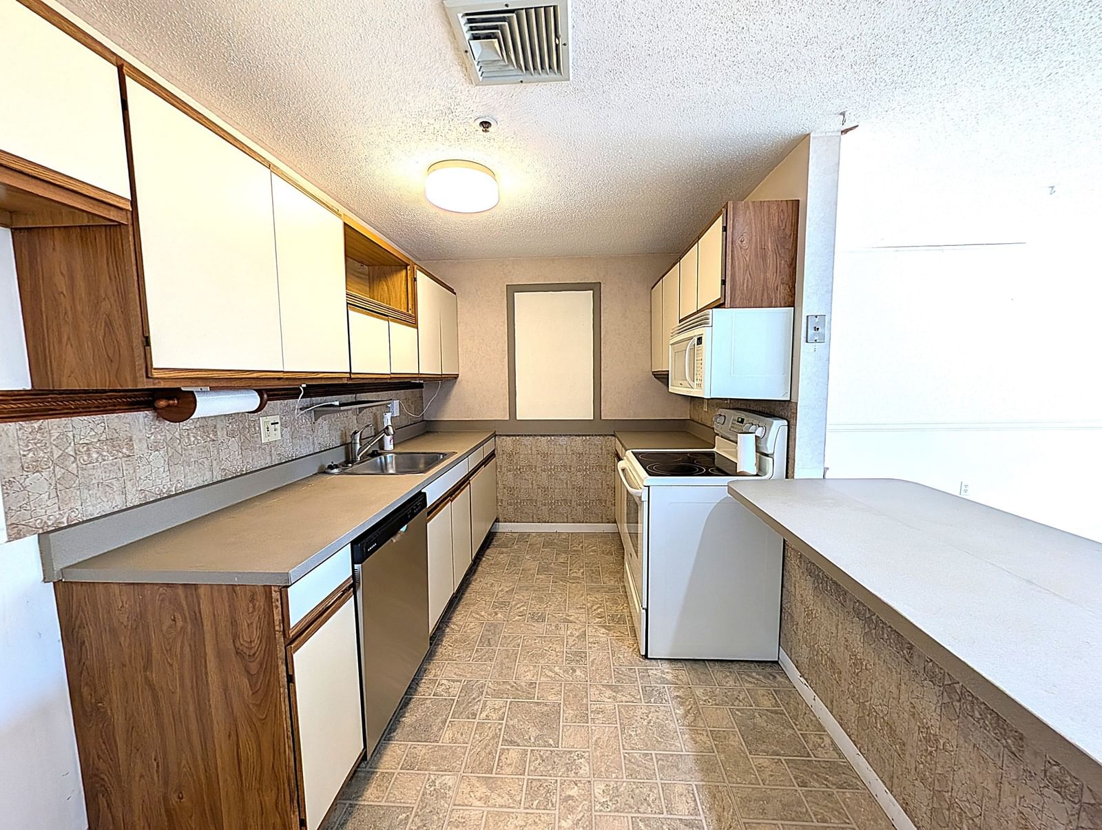 36 Dunham Rd #402, Beverly, MA 01915 photo 2