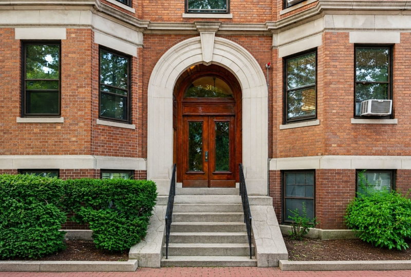 31 Linnaean St Unit 2