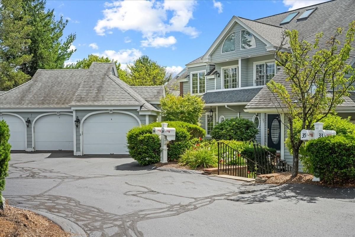 37 Eastern Point Dr #35, Shrewsbury, MA 01545