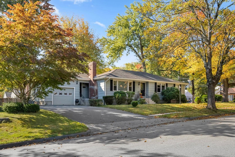 26 Crowningshield Rd