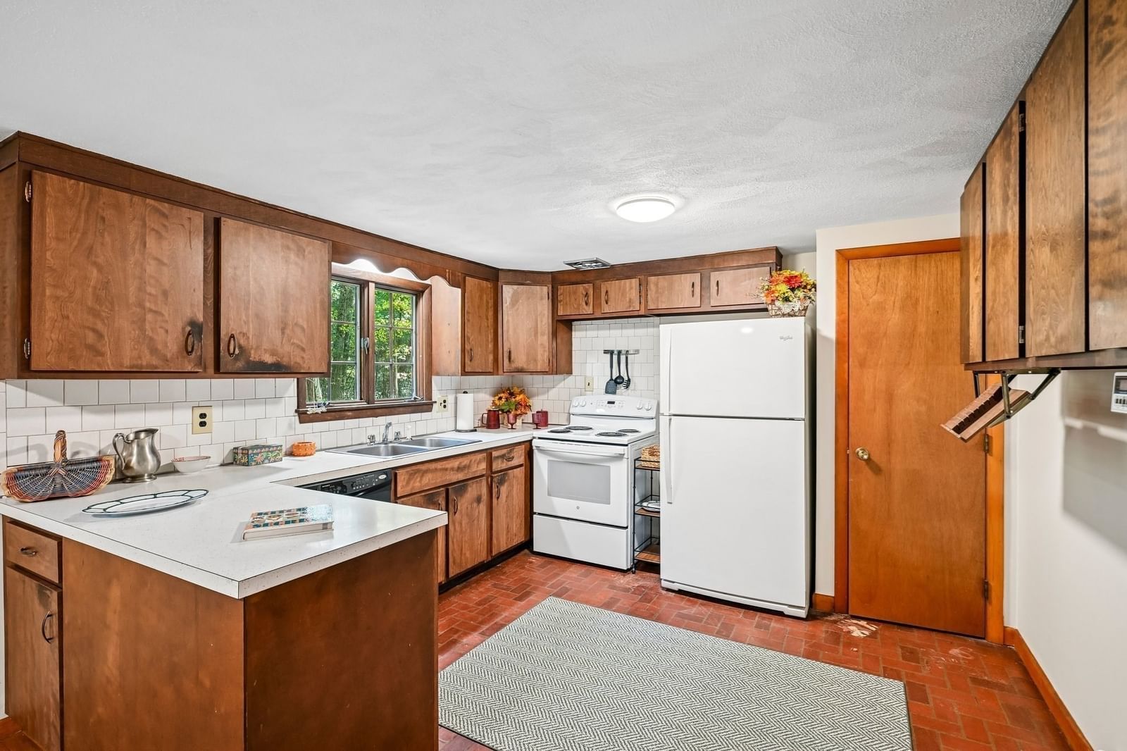 180 Hudson Rd, Stow, MA 01775 photo 2