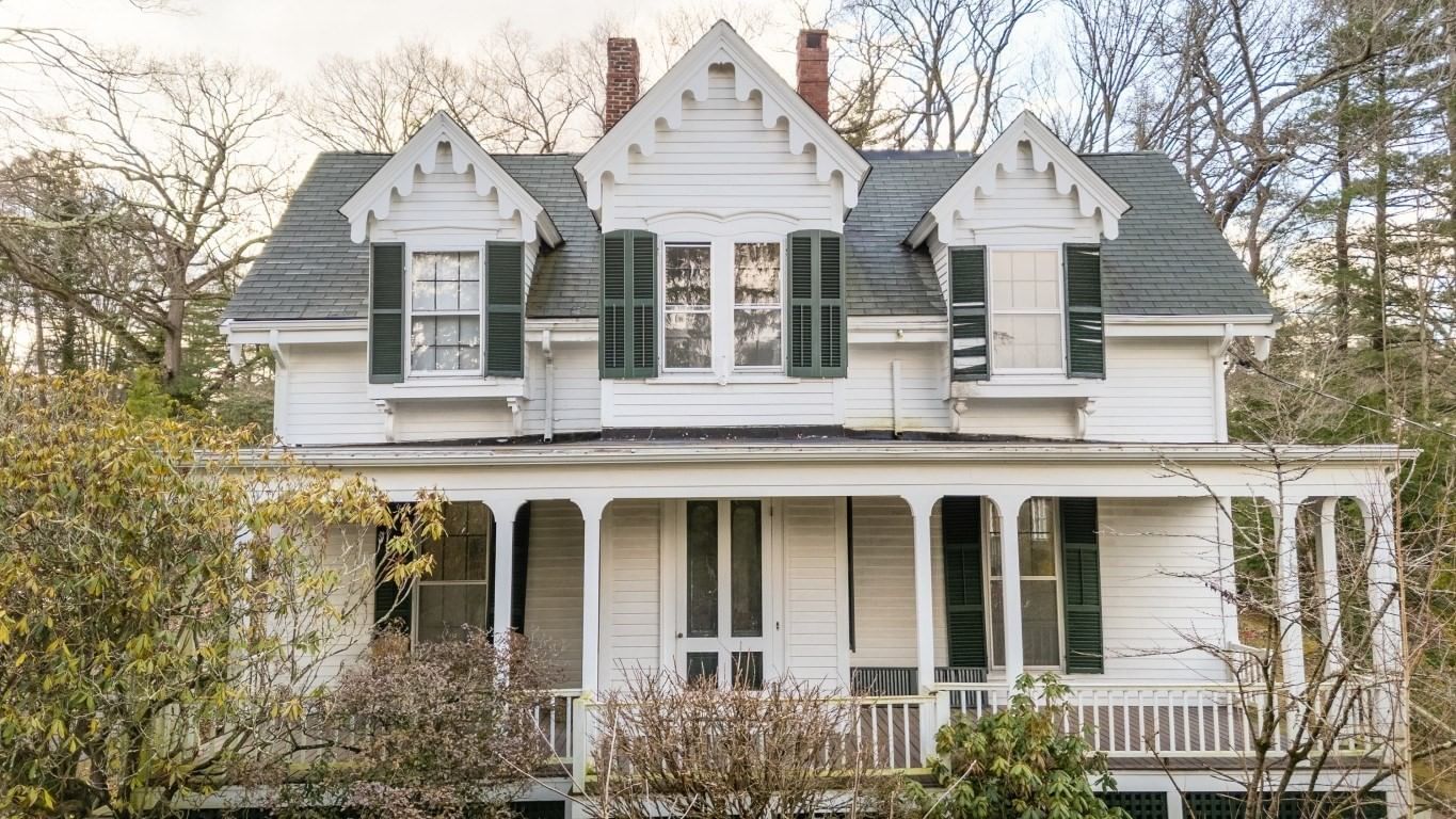 140 Pleasant St, Newton, MA 02459 photo 3