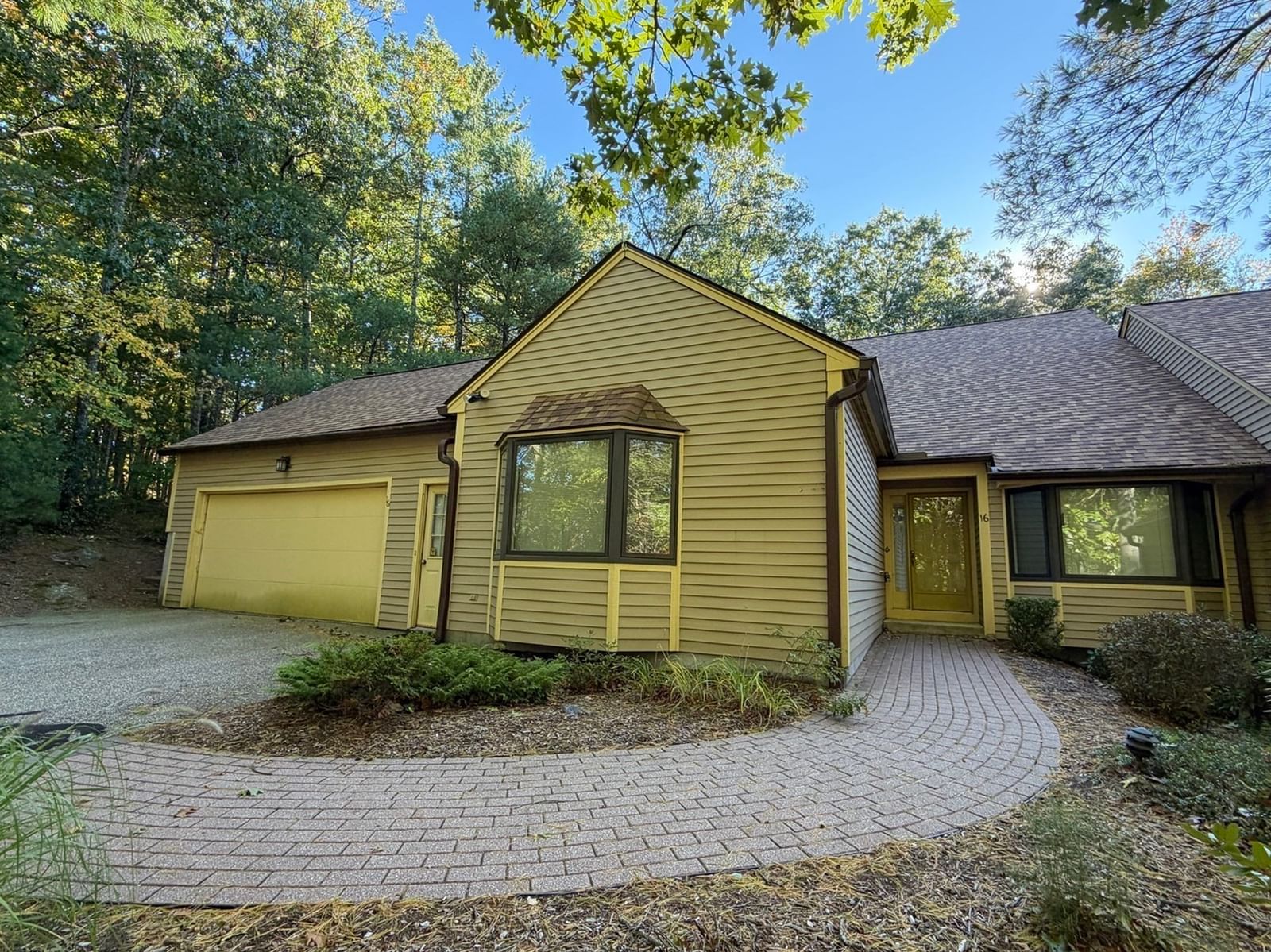16 Bentwood Dr #16, Sturbridge, MA 01566