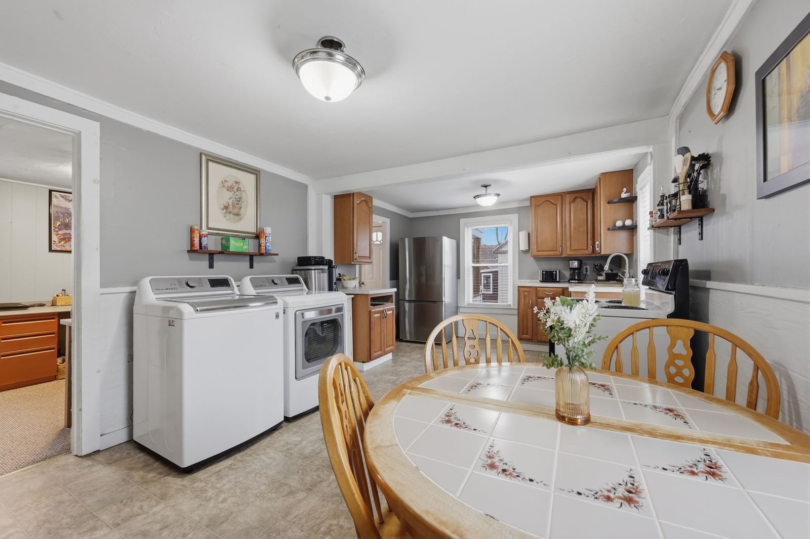 16 Temple St, Spencer, MA 01562 photo 2