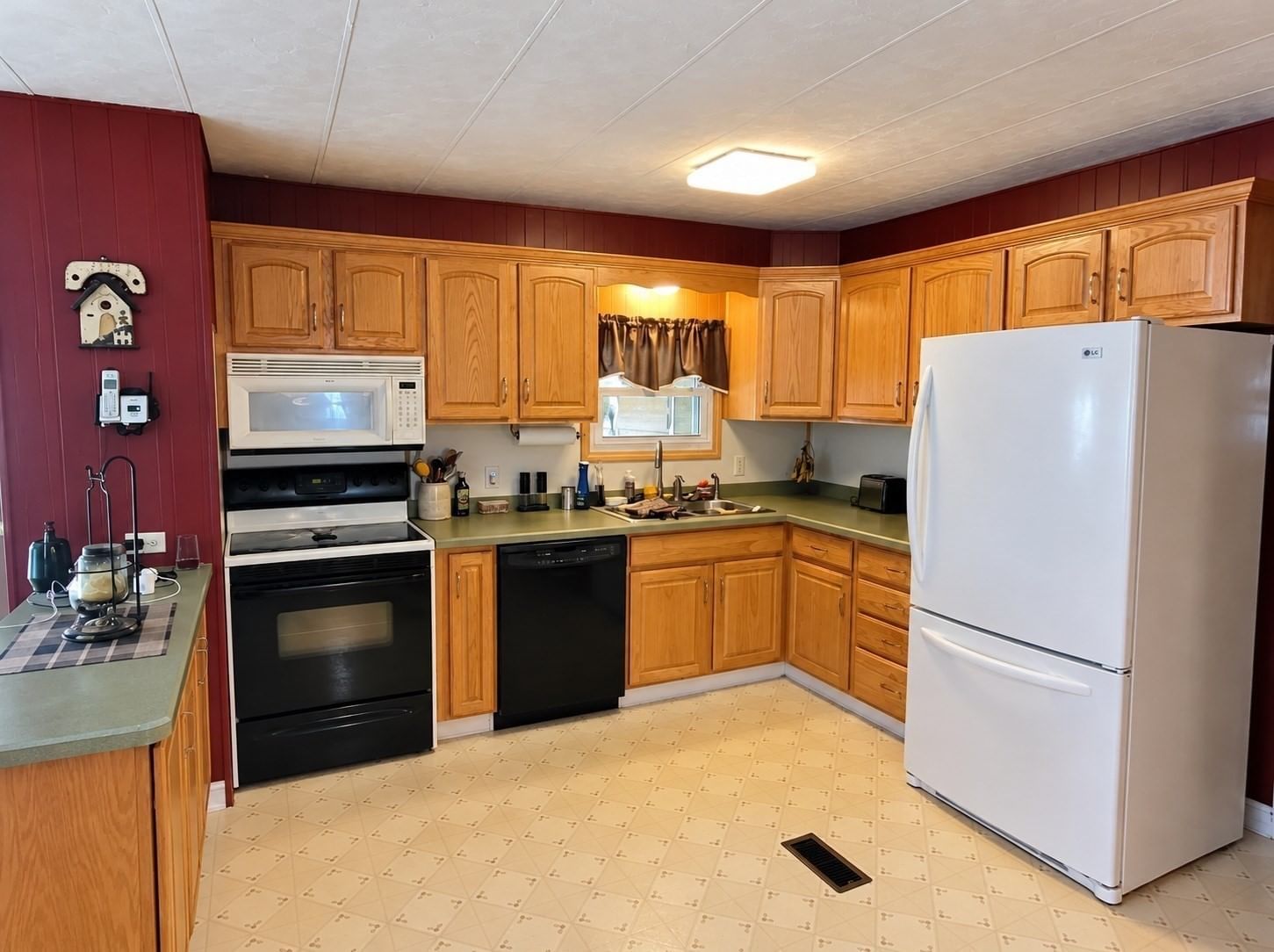 4 Rosewood Drive, Halifax, MA 02338 photo 2