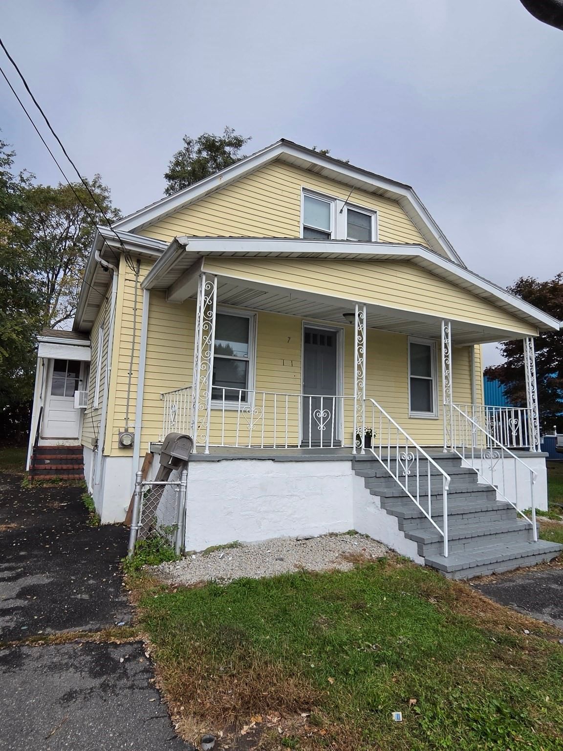 7 Garfield St, Acushnet, MA 02743