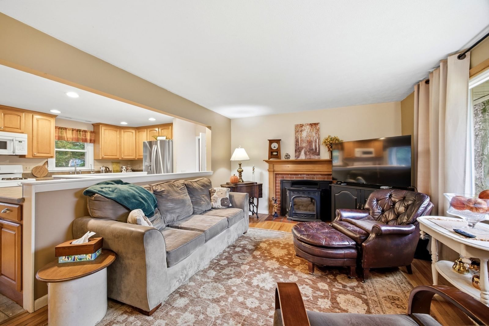 85 Peros Dr, Agawam, MA 01001 photo 5