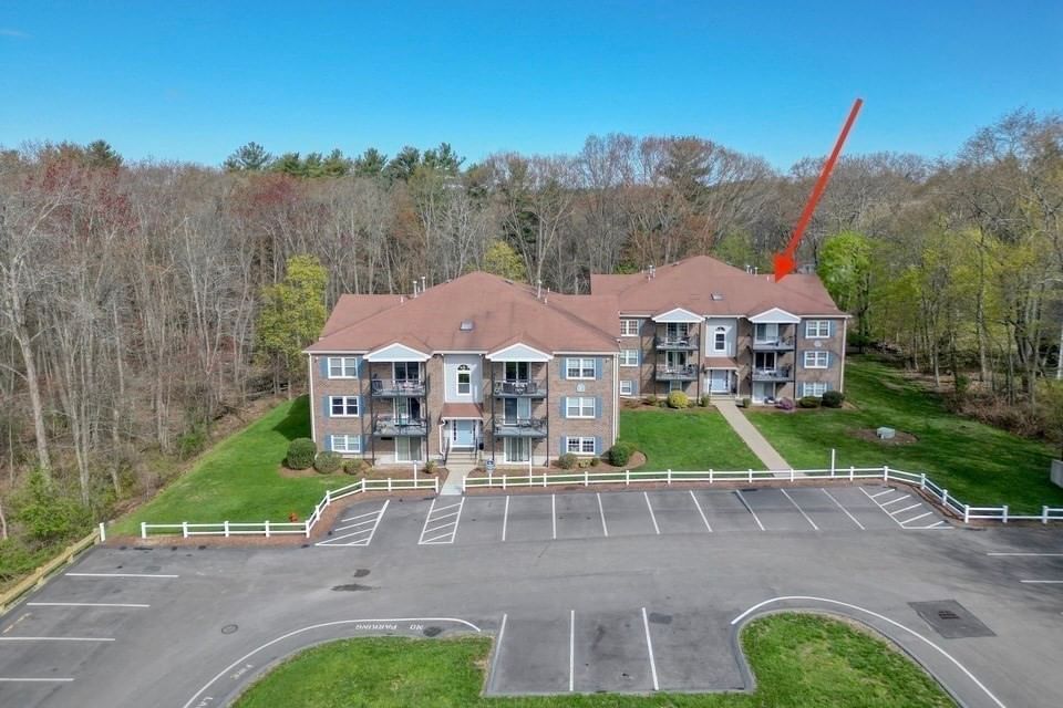 610 S Franklin St #F302, Holbrook, MA 02343