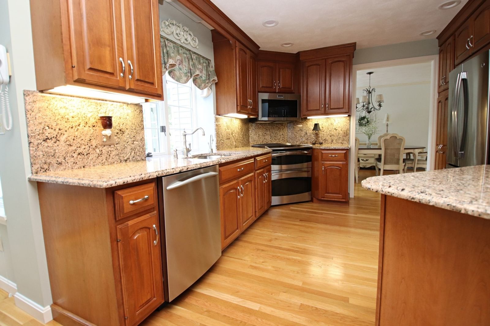 33 Sanders Drive, Saugus, MA 01906 photo 2