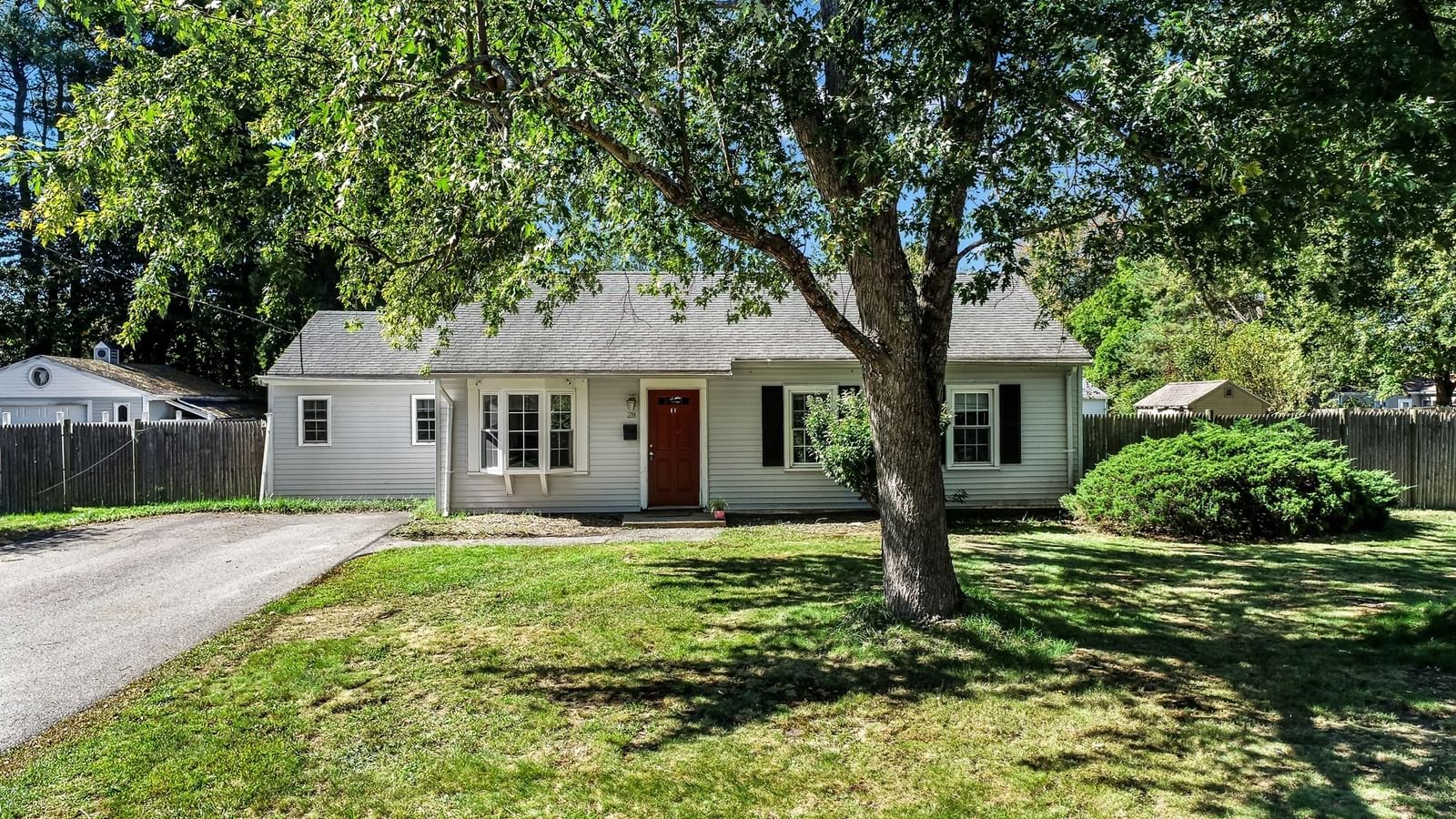 28 Hogg Memorial Dr, Whitman, MA 02382