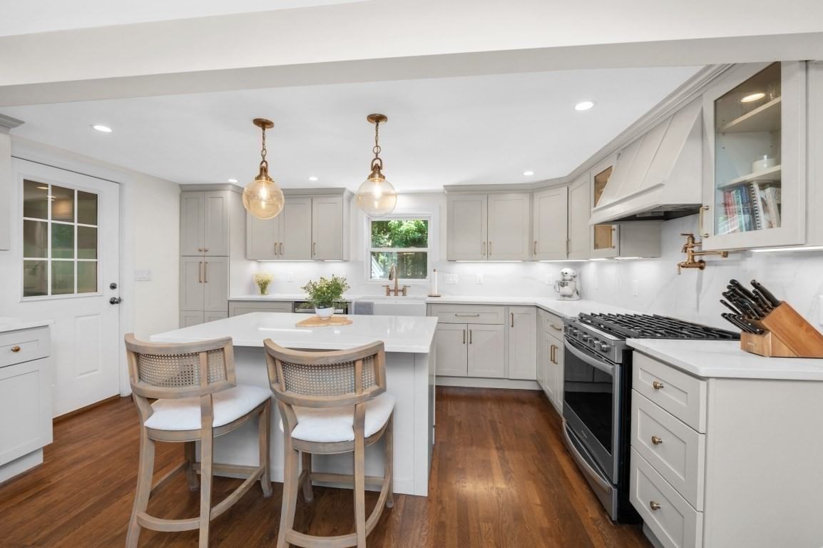 94 Holly Hill Cir, Weymouth, MA 02190 photo 2