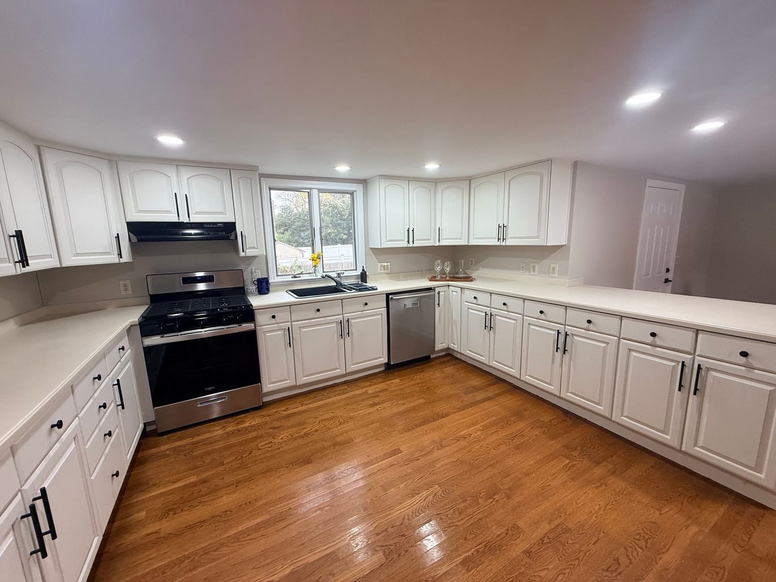 15 Holcomb St, Fairhaven, MA 02719 photo 2